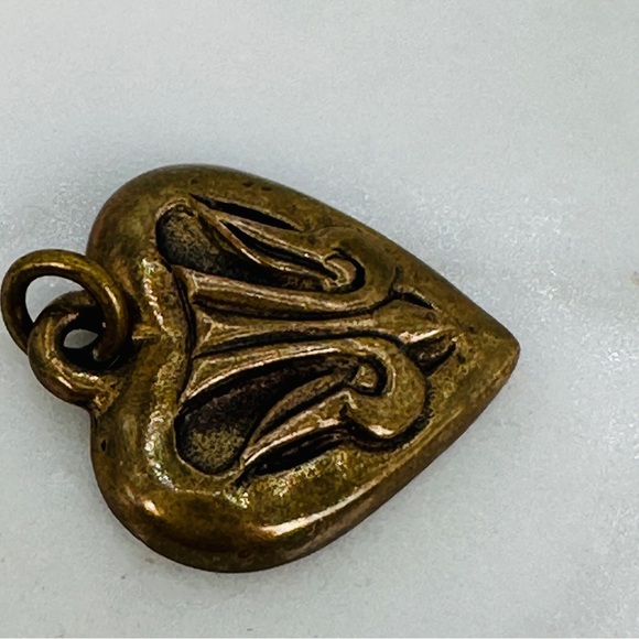 Jeep Collins Heart Pendant Brass Dove Design Signed Dainty Christian Vintage - Picture 3 of 9